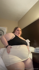 1601422121_i-love-wearing-clothes-that-show-how-round-i-am_0.mp4