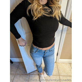 hotmomdomme-2022-12-17-2718833323.jpg