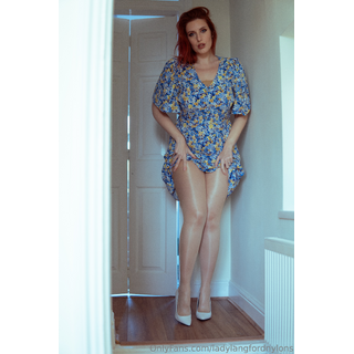 ladylangfordnylons-2024-01-07-3151899140.jpg