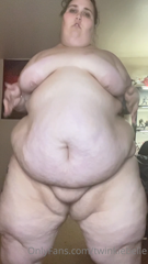 583048032_i-swear-you-can-see-just-how-jiggly-i-am-in-this-video_0.mp4