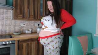 282954827_christmas-has-made-me-so-fat-i-m-looking-wider-than-ever-an_0.m4v