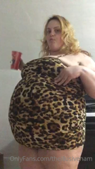 129286141_caressing-my-round-foodbaby-releasing-some-gas-feels_1.m4v