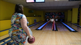 311653317_bowling-and-snacks-in-a-tight-dress_0.m4v