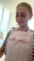 1639444537_little-know-fact-i-m-actually-a-pretty-good-chef_0.mp4