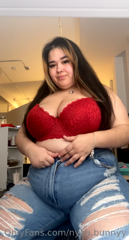 503892612_releasing-my-belly-from-my-jeans_0.m4v