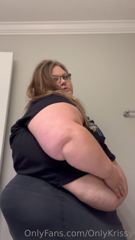 620407175_do-i-look-larger-to-you_0.mp4