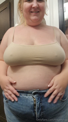 1523312969_my-nipples-are-hard-but-my-body-is-soft-and-jiggly-hope-yo_0.mp4