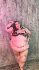960240872_heyyyy-i-had-my-first-ever-photoshoot-today-enjoy-some-beh_0.mp4