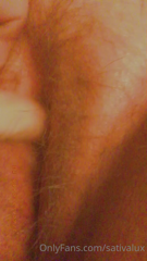 139298579_all-gushy-creamy-playing-with-my-clit-tips-let-me-kn_0.mp4