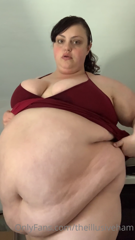 335443098_i-eat-soooo-many-more-calories-in-one-single-meal-than-skinn_5.m4v