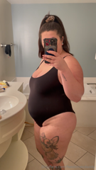 948727757_i-wonder-if-people-think-im-pregnant_0.mp4