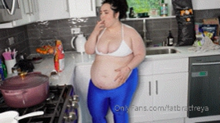 1101836157_fat-stepsister-fails-workout-your-fat-stepsister-just-got-ba_1.mp4