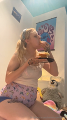 1125735599_eating-and-entire-cake-to-myself-with-my-hands-after-i-fini_0.mp4