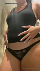 956366835_5-minutes-of-belly-button-fingering-mmmm_0.mp4