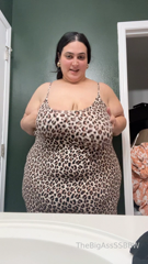 1351776406_does-this-dress-make-me-look-fat_1.mp4
