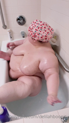 196319413_i-m-lucky-this-tub-is-slightly-wider-than-average-i-only_0.m4v
