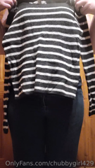 529817402_i-tried-on-some-old-clothes-today-these-are-all-clothes-th_2.mp4