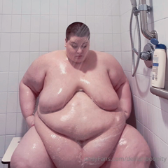 246060301_scrub-a-dub-dub-i-m-not-in-a-tub-my-hair-is-long-enough_0.m4v