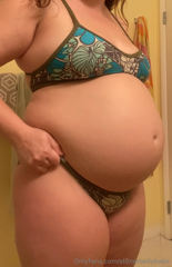 1443310473_i-cant-figure-out-why-all-my-bikinis-are-so-small-on-me_5.mp4