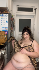 1478918638_ive-gotten-so-fat-that-daily-tasks-remind-me-of-my-hottest_0.mp4