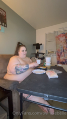 555538534_theres-no-stopping-this-fatty-when-it-comes-to-chinese-food_0.mp4