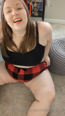 476724415_it-s-too-tight_0.m4v