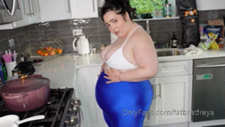 1101836157_fat-stepsister-fails-workout-your-fat-stepsister-just-got-ba_0.mp4