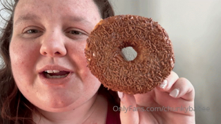 1142605277_biggest-donut-stuffing-ever-i-ve-been-seriously-greedy-the-p_1.mp4