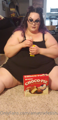 118803846_choco-pie-and-banana-milk-snack-enjoy-your-free-clip-for-th_0.m4v