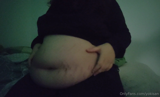 879773461_i-tried-to-button-up-but-my-belly-has-grown-so-much-late_1.m4v