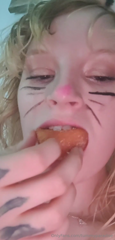 1159112617_huge-chinese-food-stuffing-by-my-old-feeder-giant-exposed-b_17.mp4