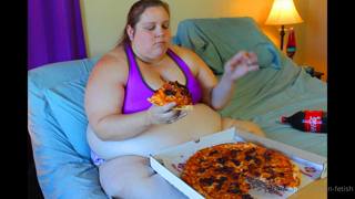 236981761_i-am-starving-i-think-i-am-losing-weight-from-being-too-bus_0.m4v
