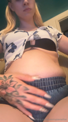 1468008645_my-doughy-belly-feels-so-squishy-in-my-hands-like-a-stress-t_1.mp4