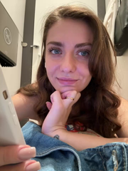 MariiD_Stripchat_20260512_102052.mp4