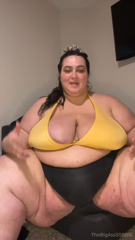1051406795_how-i-feel-about-being-such-a-tall-ssbbw_0.mp4
