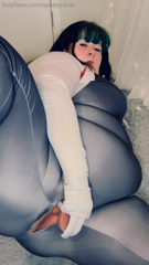914004687_finally-got-my-spidergwen-suit-and-wanted-to-play-a-little_2.mp4