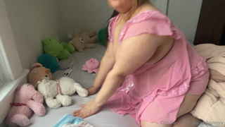 509595903_this-lingerie-is-really-struggling-to-contain-my-fat-tits-an_0.m4v