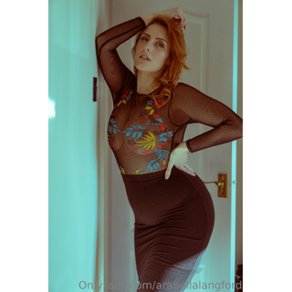 ladylangfordnylons-2023-04-12-2835328492.jpg