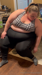 975994013_ever-wanna-see-a-fat-chick-put-socks-and-shoes-on-well-it_0.mp4