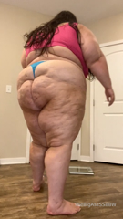 695855542_i-think-i-honestly-forget-what-the-back-of-me-looks-like-and_1.mp4