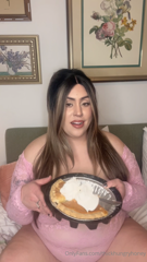 1393822439_pov-youre-my-feeder-and-cant-stop-encouraging-me-to-go-be_0.mp4
