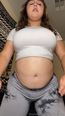 1271252185_gray-gym-clothes-belly-play-short-vids_1.mp4