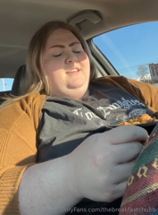 1575267334_fat-chat-with-me-in-the-car-while-i-eat-and-rub-my-belly_0.mp4