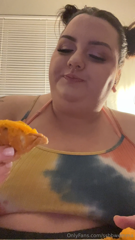 927215181_summermarshmallow-really-wanted-skyline-chili-while-she-wa_0.mp4