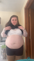 1554247601_i-feel-like-i-didnt-look-super-big-until-i-took-my-dress-of_0.mp4
