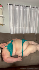 767711823_he-couldn-t-resist-the-jiggle-do-you-wanna-grab-a-handful_0.mp4