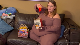 875213480_watch-britt-demolish-some-mcdonalds-in-a-super-cute-outfit_0.mp4