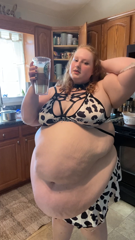1538387847_don-t-you-just-love-a-big-fat-cow-like-me-i-love-eating-wit_2.mp4