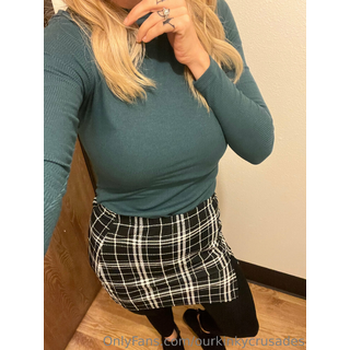 hotmomdomme-2022-12-15-2717259523.jpg