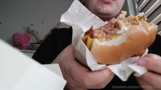 607933761_today-i-broke-the-record-for-eating-fast-foods_0.m4v